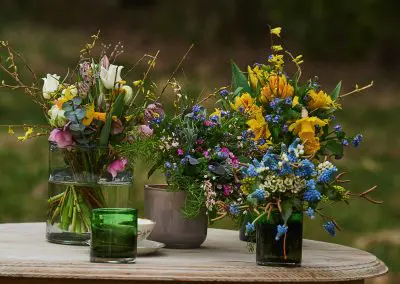 Bunte Fruehlingsstraeusse